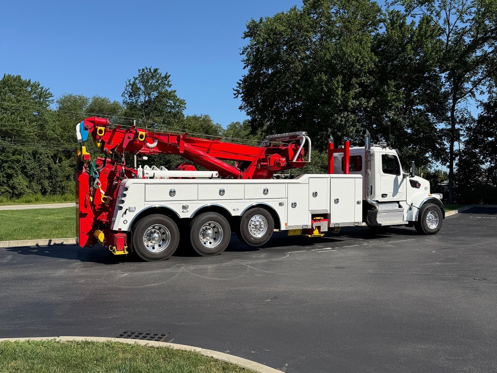 2023 Peterbilt 567 White (Key# 5300) 2
